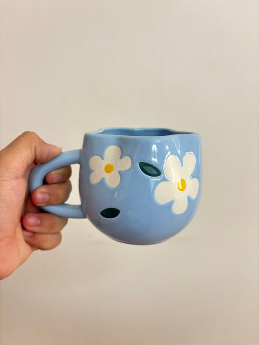 Taza celeste de flor