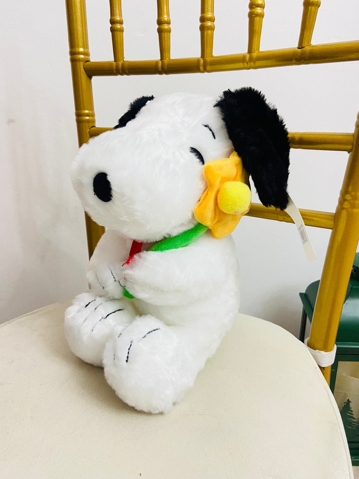 Peluche Snoopy mediano con flor