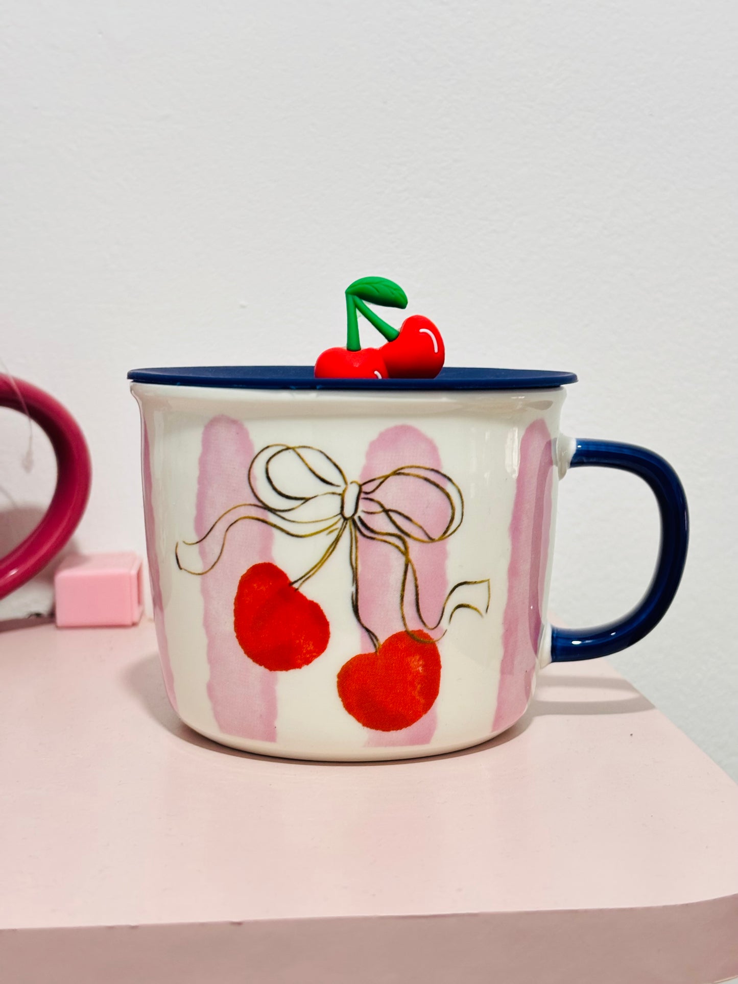Taza de cereza con tapa