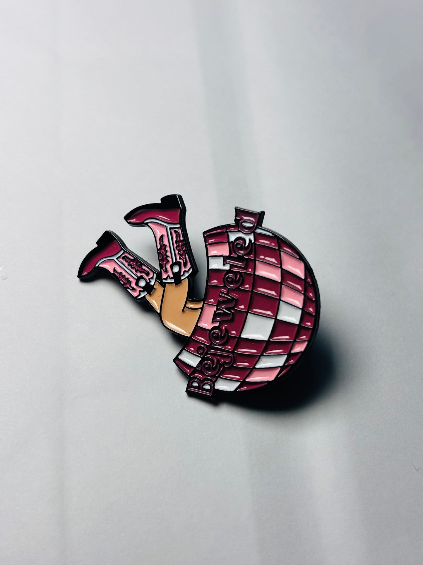 Pin Taylor (Metal)